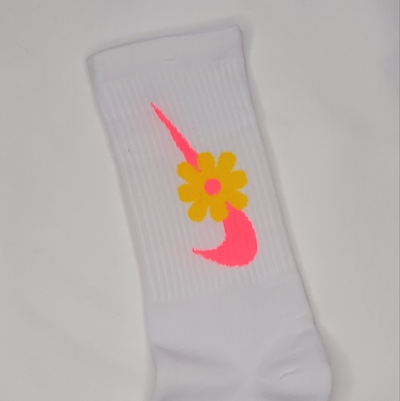 NIKE---Nice set of 3 pair of Nike socks - Picture 4 of 5